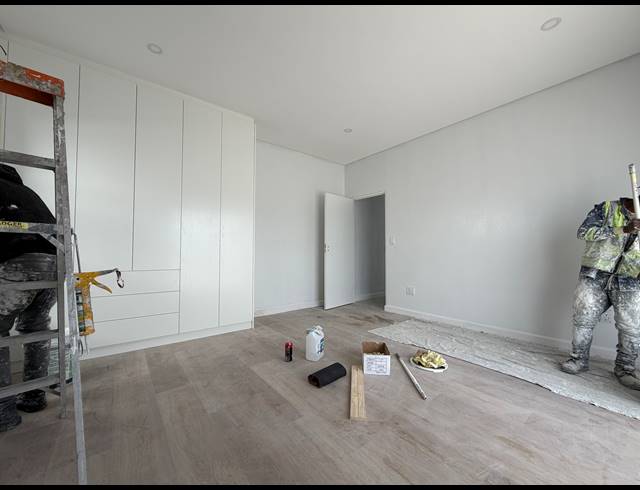 5 BEDROOM HOUSE FOR SALE IN SANDOWN